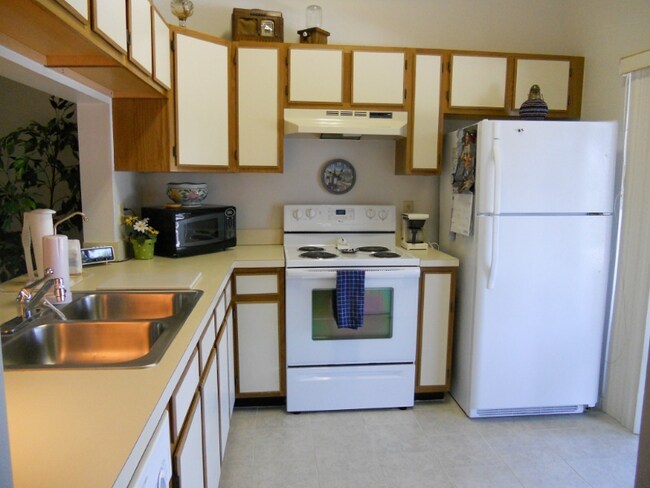 Building Photo - 1515 NE Beacon Dr