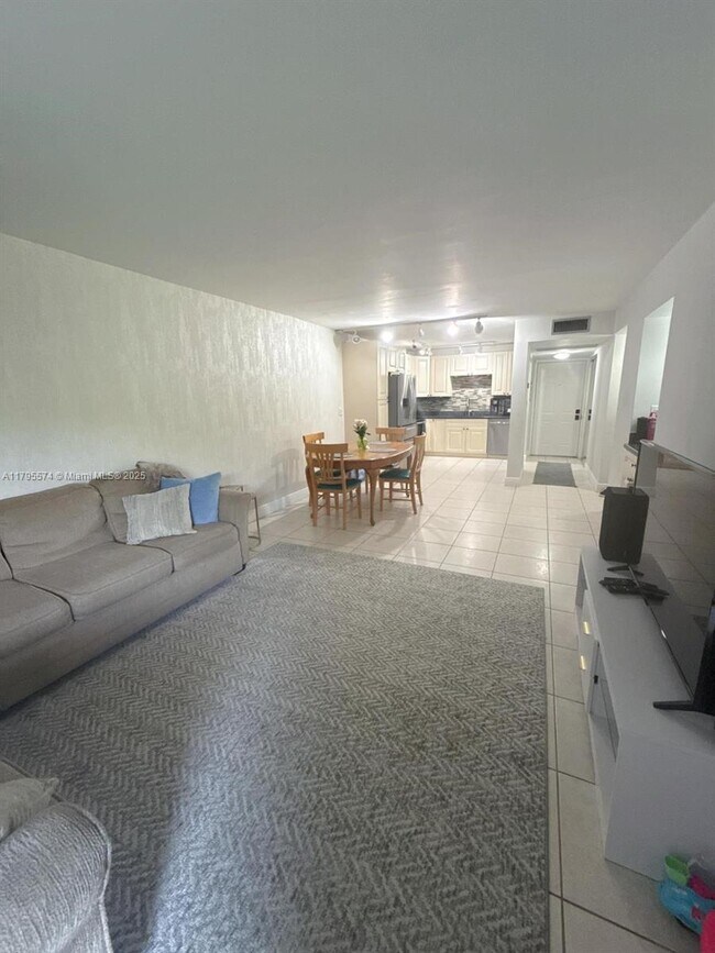 Foto del edificio - 9440 SW 8th St
