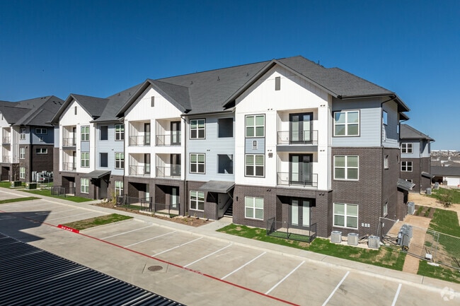 Building Photo - The Howard