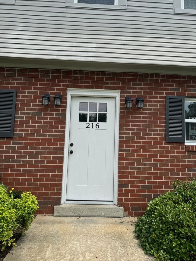 Building Photo - 216 Mayberry Ave