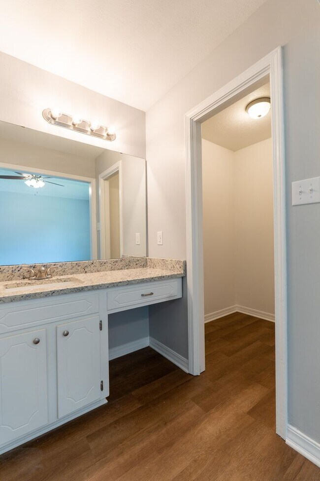 Foto del edificio - Charming Remodeled Home in Golden Meadows,...