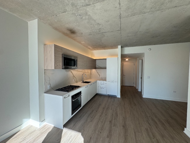 Building Photo - 167 N Desplaines St