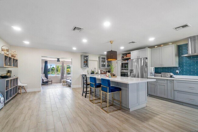 Foto del edificio - 6390 Kimberly Blvd