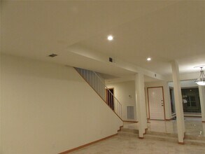 Building Photo - 201 Vanderpool Ln