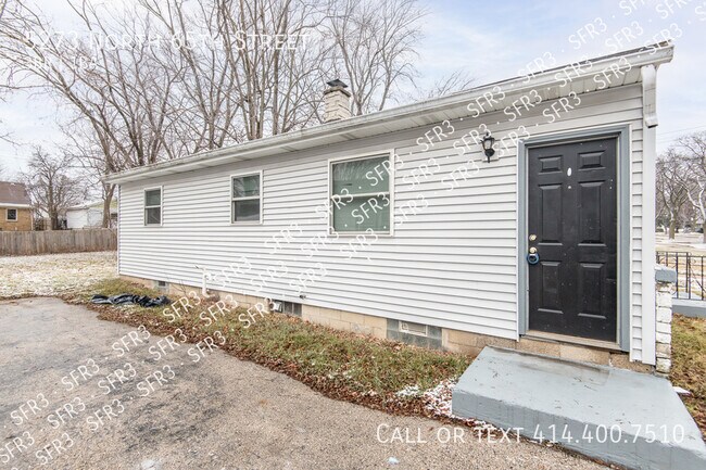 Building Photo - Renovated & Updated 3 Bedroom Home in Milw...