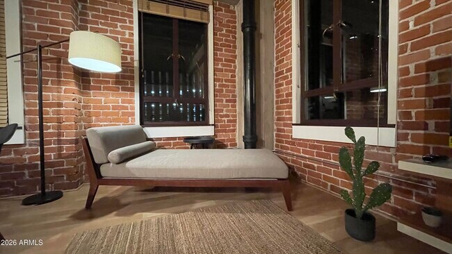 Foto del edificio - 114 W Adams St