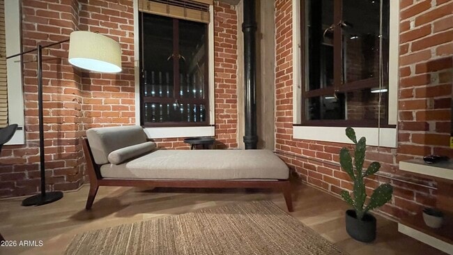 Building Photo - 114 W Adams St