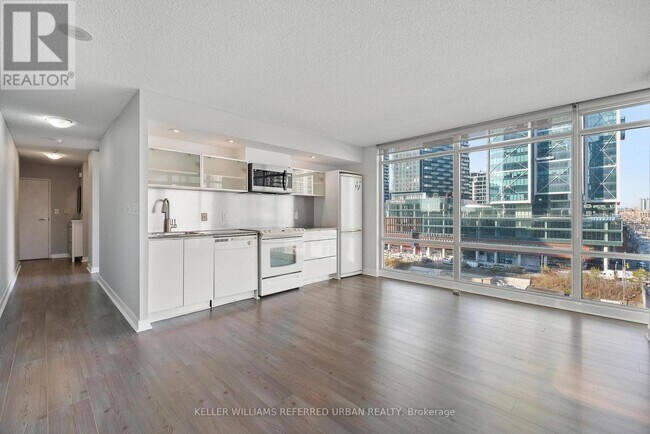 Photo du bâtiment - 705-4k-94K Spadina Ave.
