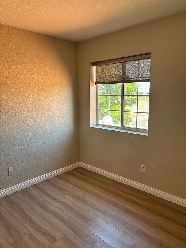 Foto del edificio - 14391 Hidden Rock Rd
