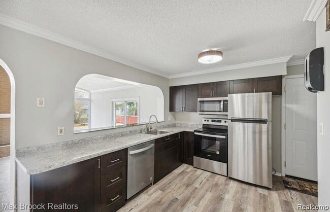 Foto del edificio - 40960 W 10 Mile Rd