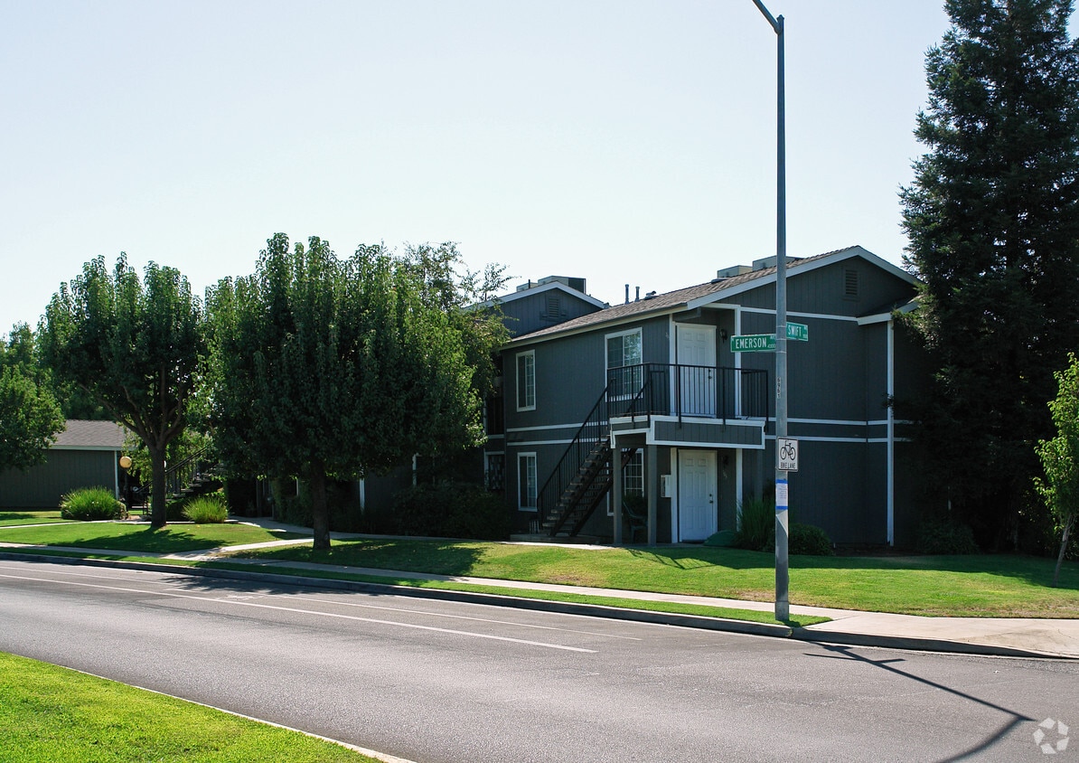 Primary Photo - 4323 N Emerson Ave