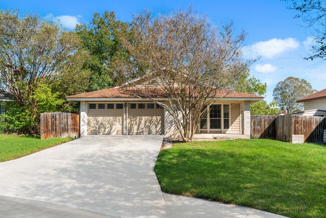 Foto del edificio - 5314 Lake Golden Dr