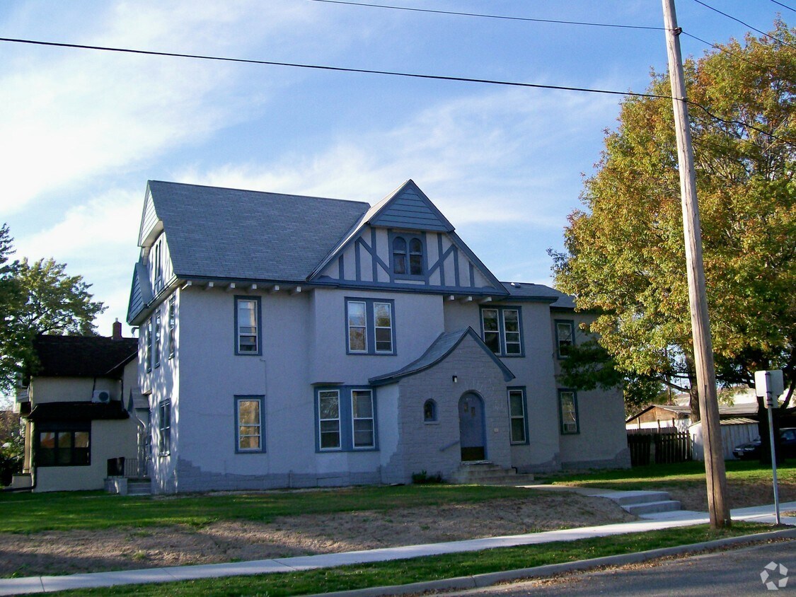 Building Photo - 803 9th Ave SE