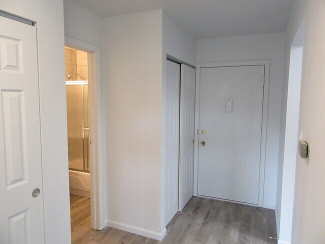 Foto del edificio - 8901 N Western Ave