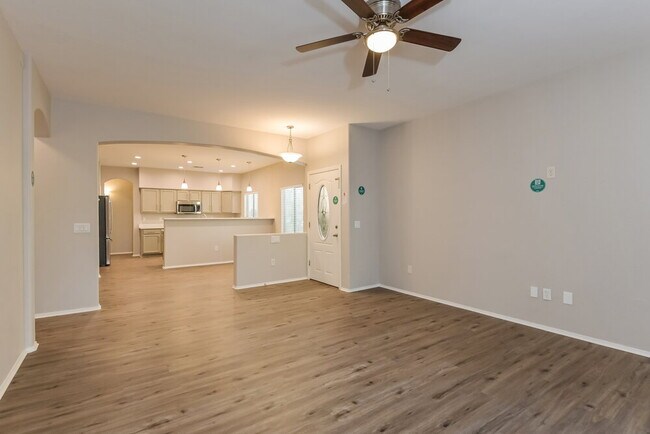 Building Photo - 405 East Placita Nodo