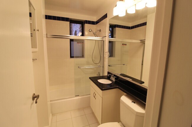 Foto del edificio - 6305 Boulevard E