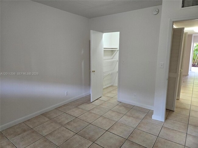 Foto del edificio - 8704 NW 35th St