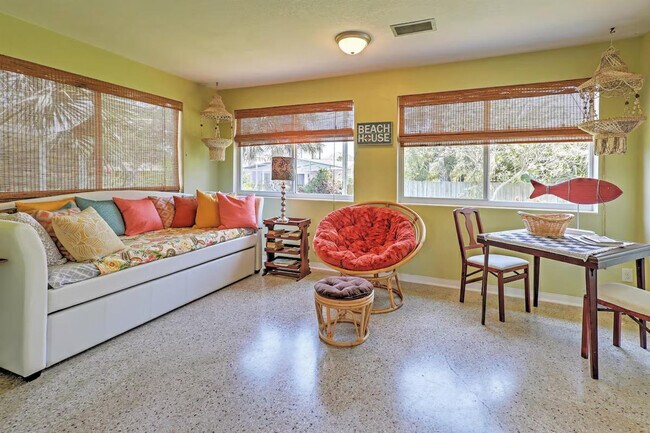 Foto del edificio - 157 Longwood Dr