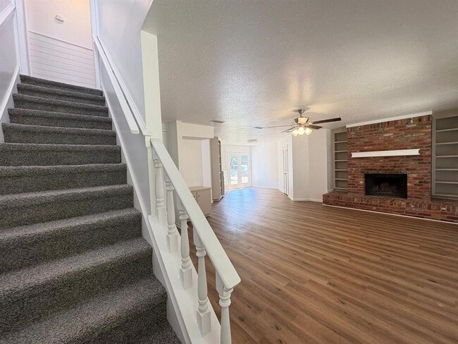 Building Photo - 208 Avon Ct