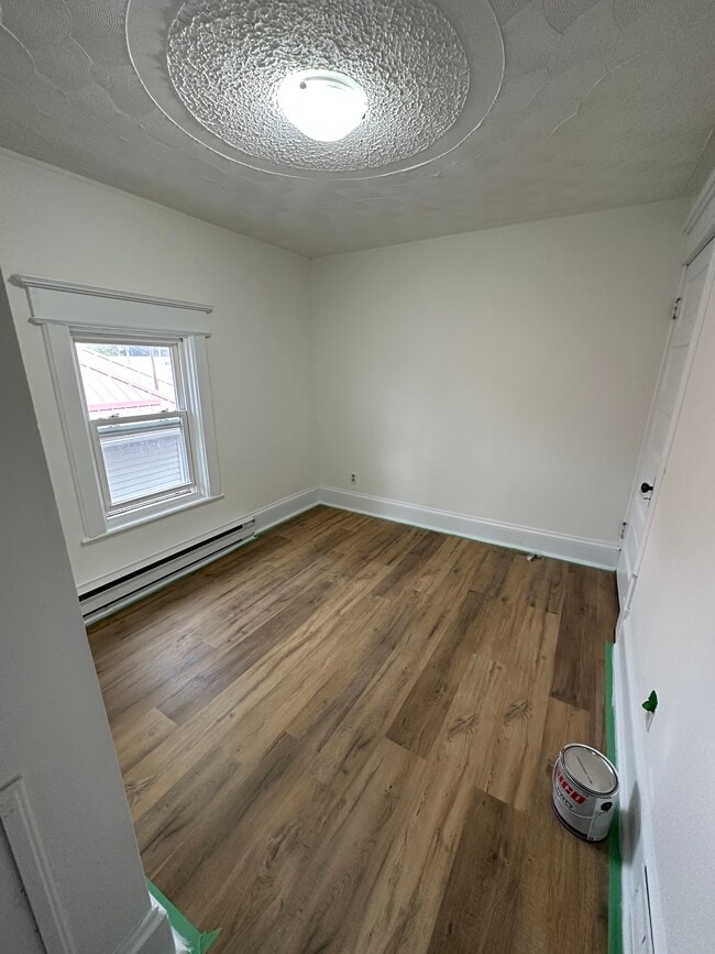 Building Photo - Mini Townhome 2 bed 1 Bath