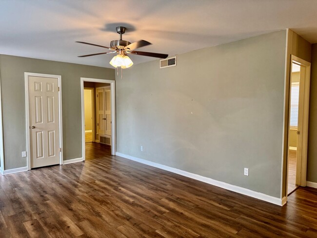 Building Photo - Beautiful Remodeled 3/2/2 with Washer and ...