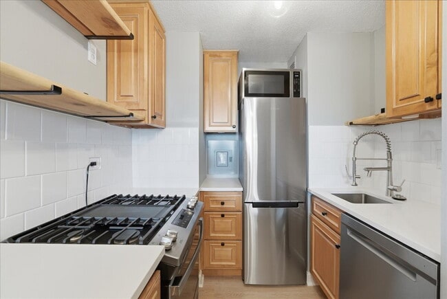 Photo - Sophisticated High-Rise Living in Prime Arlington Location Apartment