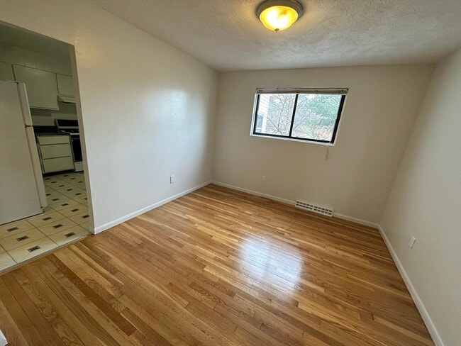 Building Photo - 36 Undine Rd