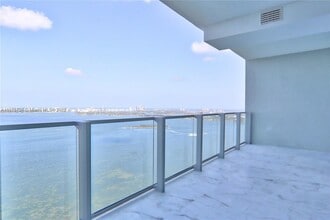 Building Photo - 2900 NE 7th Ave