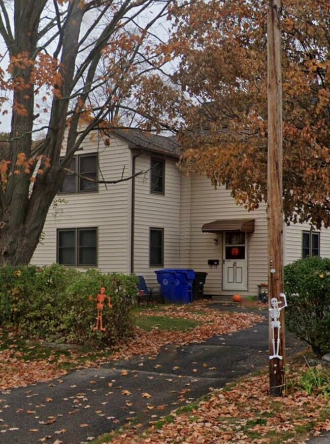 Building Photo - 32 Willow St