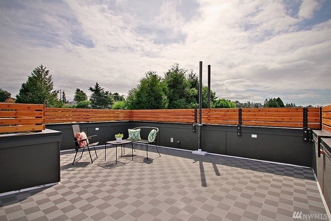Building Photo - 5953 Fauntleroy Way SW