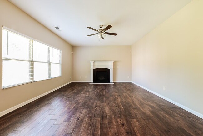 Building Photo - 2127 Juniper Ives Ct SE