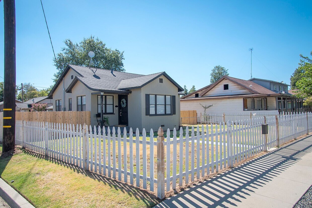 302 N B St, Exeter, CA 93221 House Rental in Exeter, CA