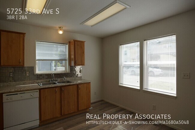 Building Photo - 5725 33rd Ave S