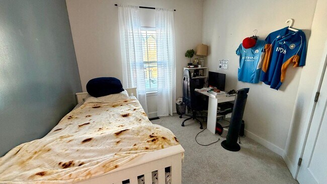 Foto del edificio - 6032 Goshawk St