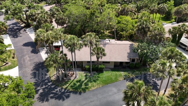 Foto del edificio - 5037 Village Garden Dr