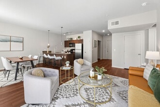 Building Photo - Villages at Domain