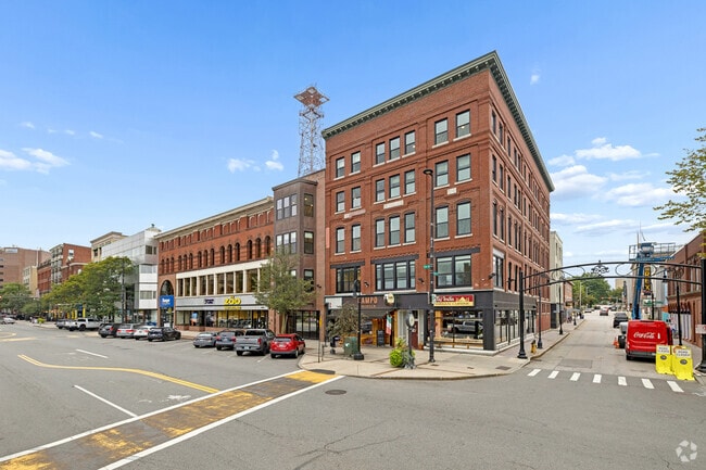 Building Photo - Rendezvous on Elm