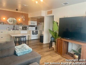 Building Photo - 219 W Silver Sands Dr