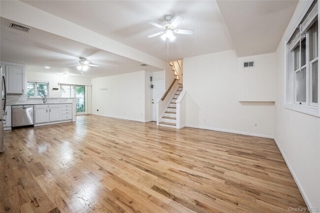 Foto del edificio - 140 Woodside Ave