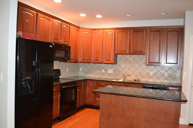 Kitchen - 9508 Lost Key Ct