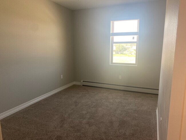 Building Photo - 928 Douglas Dr