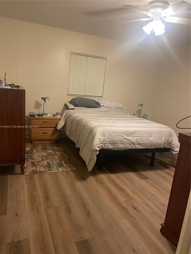 Foto del edificio - 8552 N Campanelli Blvd