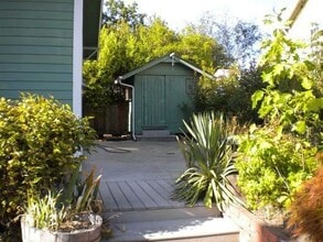 Building Photo - 1361 E 21st Ave