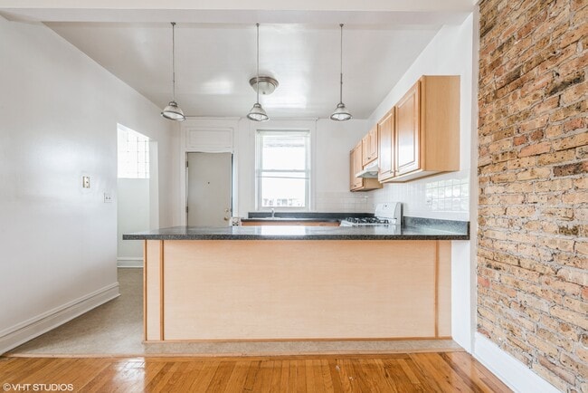 Kitchen - 1450 W Rascher Ave