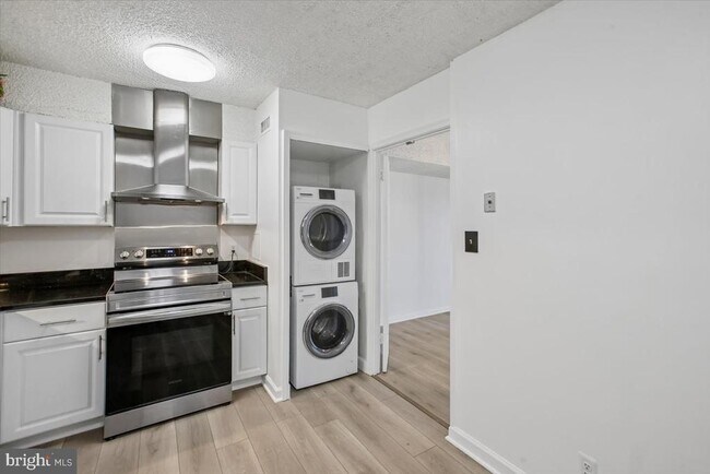 Foto del edificio - 3800 Powell Ln