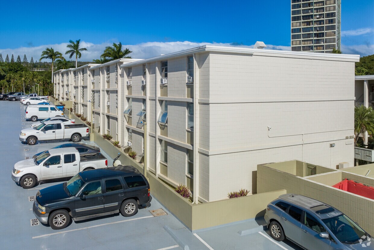 Pearlridge Gardens and Tower Apartments in Aiea, HI