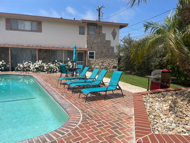Foto del edificio - 2233 Canyon Dr