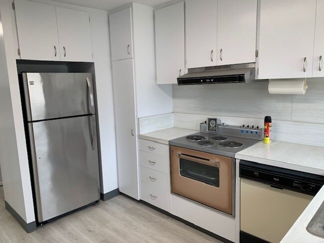 Building Photo - Hi-Sierra Apts - 2 bedrooms, 2 bath unit w...