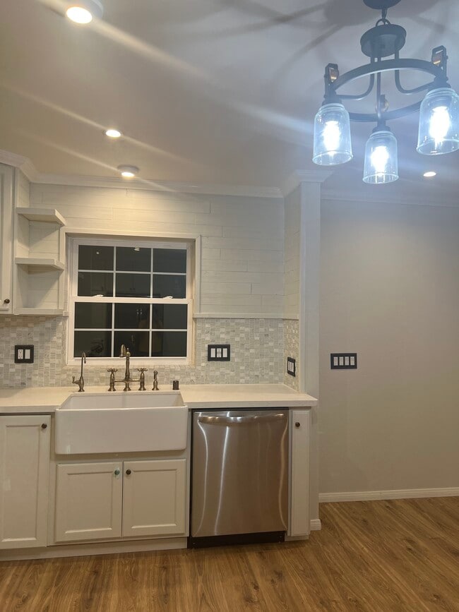 Foto del edificio - 2249 N Nutmeg St