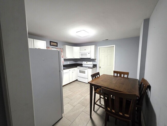 Foto del edificio - Charming 2-Bedroom Home Near Downtown Mount Airy